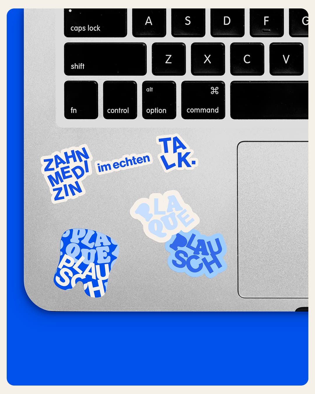 Adesivos no notebook